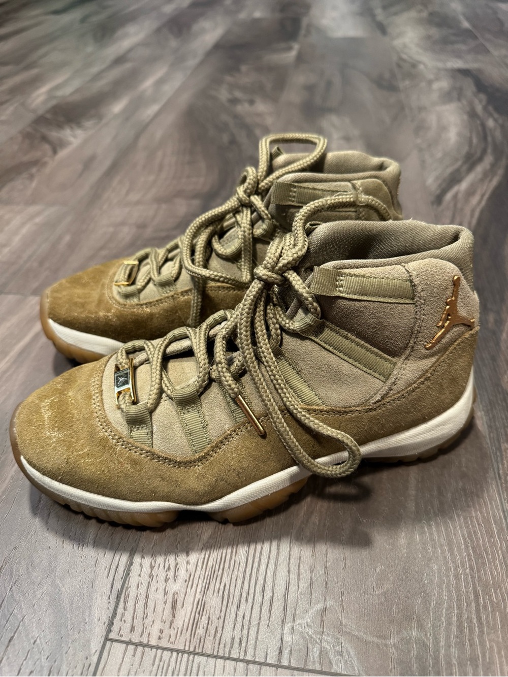 Air Jordan 11 XI Retro Olive Green Suede Gold Cracked Leather Sneakers Size 7
